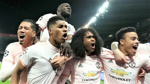 UMULIG Å GLEMME: United-spillerne feirer hemningsløst den magiske kvelden i Paris mot PSG da United vant 3-1 etter å ha tapt den første kampen 0-2 hjemme på Old Trafford. Nå er United tilbake i Champions League.