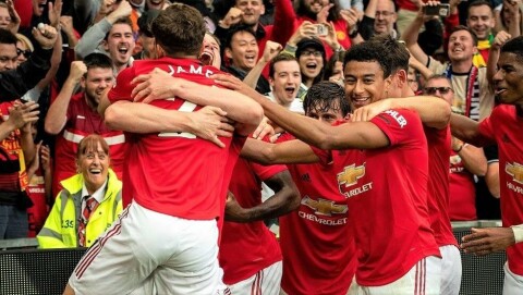 GOD STEMNING: Man kan tillate seg å feire når man vinner med fire mot en rival som Chelsea. GOD STEMNING: Man kan tillate seg å feire når man vinner med fire mot en rival som Chelsea.