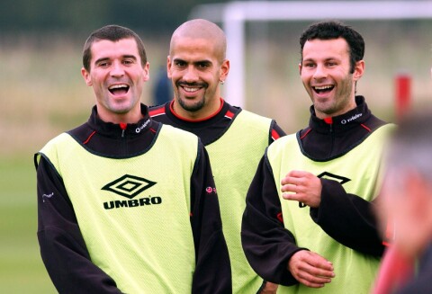 EN STERK MIDTBANE: Juan Sebastian Veron roser den sterke midtbanen United hadde da han kom til klubben. Her er Veron på treningsfeltet med to av dem, Roy Keane og Ryan Giggs. EN STERK MIDTBANE: Juan Sebastian Veron roser den sterke midtbanen United hadde da han kom til klubben. Her er Veron på treningsfeltet med to av dem, Roy Keane og Ryan Giggs.
