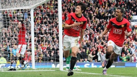 POPULÆR: Ji-sun Park feirer en av sine scoringer i United-trøyen sammen med Nani. Park sier han ikke våget å tro på agenten sin da han ble fortalt om interessen fra United. POPULÆR: Ji-sun Park feirer en av sine scoringer i United-trøyen sammen med Nani. Park sier han ikke våget å tro på agenten sin da han ble fortalt om interessen fra United.
