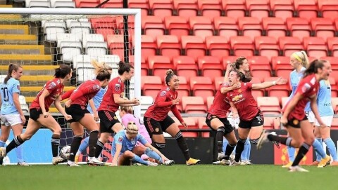 UNITED-JUBEL: Her har United utlignet til 2-2 i tilsvarende oppgjør i fjorårssesongen, etter at City først ledet 2-0 i Leigh. Tobin Heath og Kirsty Hanson scoret Uniteds to mål i den kampen.