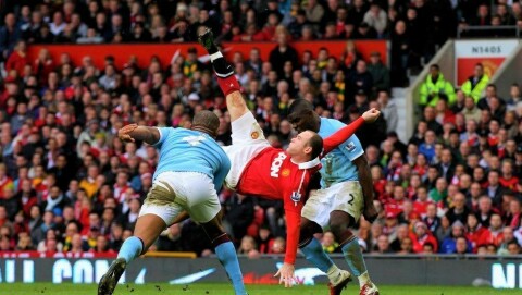 NOEN MÅNEDER SENERE: I stedet for en City-overgang, slik det ble spekulert i, så fortsatte Rooney heller med å score mål mot byrivalen.