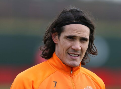 «SHOULD I STAY OR SHOULD I GO?» Ingen virker å vite om Edinson Cavani ønsker å bli værende i Manchester eller returnere til Sør-Amerika neste sesong. «SHOULD I STAY OR SHOULD I GO?» Ingen virker å vite om Edinson Cavani ønsker å bli værende i Manchester eller returnere til Sør-Amerika neste sesong.