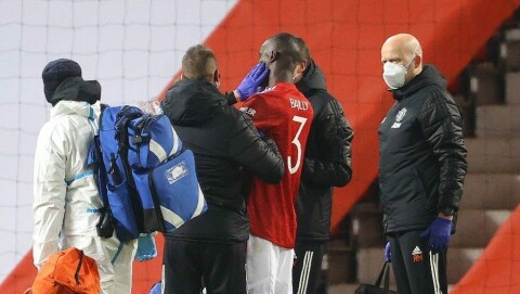 DESSVERRE ET VANLIG SYN: Eric Bailly må ha legetilsyn mot Watford i FA-cupen denne sesongen. Skadene har ødelagt mye for 27-åringen i United.