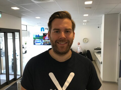 EKSPERT PÅ SPANSK FOTBALL: Petter Veland kommenterer for Viasport.