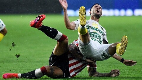 I KJENT STIL: Marcos Rojo i aksjon for Estudiantes. I KJENT STIL: Marcos Rojo i aksjon for Estudiantes.