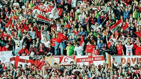 FEST: Old Trafford tok imot de nybakte ligamesterne som helter 3. mai 1993. Det ble en uforglemmelig dag både for spillerne og fansen.