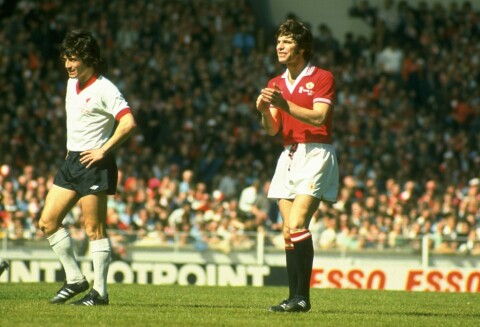 NØKKELSPILLER: Martin Buchan og Manchester United vant FA-cupfinalen mot Kevin Keegan og Liverpool i 1977. Alex Stepney mener skotten var Uniteds viktigste spiller i  sesongen da United rykket opp fra 2. divisjon.