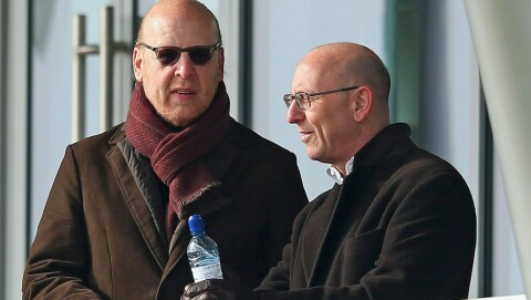 PÅ CARRINGTON-BESØK: Avram og Joel Glazer styrer det meste på vegne av familien. Joel Glazer møtte nylig representanter for fansen for å diskutere veien videre og forbedre klimaet mellom eierne og fansen. PÅ CARRINGTON-BESØK: Avram og Joel Glazer styrer det meste på vegne av familien. Joel Glazer møtte nylig representanter for fansen for å diskutere veien videre og forbedre klimaet mellom eierne og fansen.