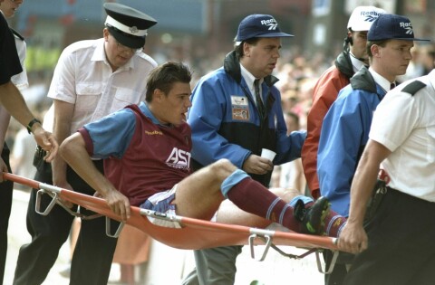 HUSKER DET GODT: Savo Milosevic var med på å slå United på Premier Leagues åpningsdag i 1995 med Aston Villa. Etter å ha storspilt måtte han ut på båre, men minnet alle på hvor sterkt United slo tilbake den sesongen. – Jeg tror United vil slå tilbake nå også, men det kan ta litt tid, sier han til united.no.