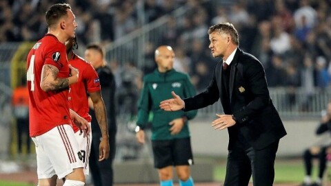 FIKK SJANSEN I STOPPERTRIOEN: Phil Jones.