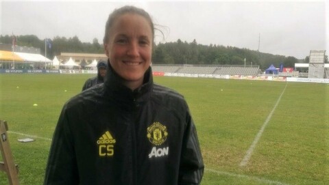 STILTE OPP: Casey Stoney slo av en prat med united.no i høljeregnet.