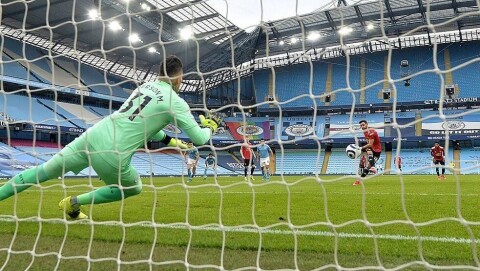 1-0-SCORINGEN: Bruno Fernandes fra 11-meteren etter to minutter.