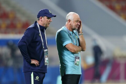 ASSISTENTMANAGER I AUSTRALIA: Tidligere United-trener Rene Meulensteen (t.v.) er nå assistentmanager for det australske fotball-landslaget under Graham Arnold. Meulensteen forteller at han ble spurt om å bli Erik ten Hags assistenttrener i Ajax, men takket nei fordi han hadde allerede forpliktet seg til Australia-jobben. Oman v Australia - FIFA World Cup Qatar 2022 Qualifier