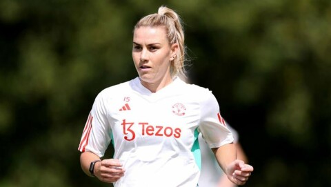 To nysigneringer fra start da United spilte uavgjort Gemma Evans
