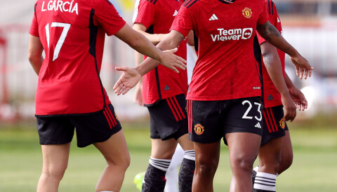 MANCHESTER, ENGLAND - SEPTEMBER 13: Geyse Da Silva Ferreira of Manchester United Women walks off after the pre-season friendly between Manchester United Women and Liverpool Women at Carrington Training Ground on September 13, 2023 in Manchester, England. (Photo by Charlotte Tattersall - MUFC/Manchester United via Getty Images) Feiring av Geyse-mål i treningskamp 13. september.