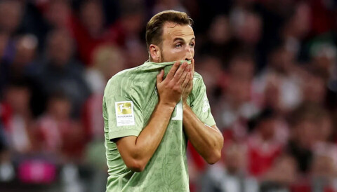 Mistet seieren på overtid i generalprøven Harry Kane fortviler for Bayern München mot Bayer Leverkusen.