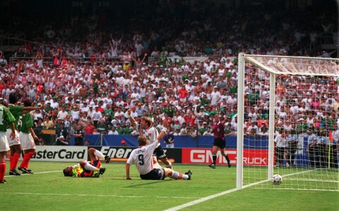 VM-SEIER: Mini Jakobsen (i bakgrunnen) fra VM-kampen mot Mexico i 1994. Suksessen i Young Boys var en viktig årsak til at han kom med på laget til Drillo.