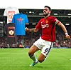 Bruno Fernandes feirer mål. Med tre United t-skjorter innfelt. Premiene i kampkonkurransen.