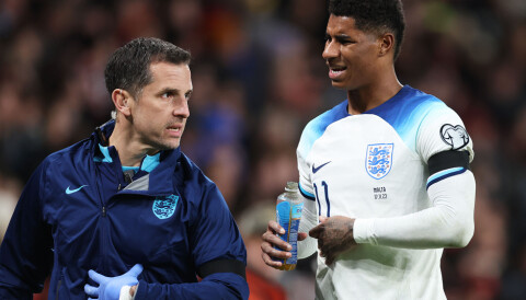 Marcus Rashford forlater banen med mulig skade for England mot Malta, Wembley, 17. november 2023.
