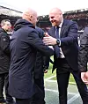 Erik ten Hag hilser på Sean Dyche før United-Everton, 8. april 2023.