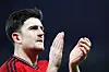 Harry Maguire applauderer fansen, 6. desember 2023.