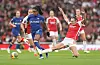 Arsenal-Chelsea 10. desember 2023. Ashley Lawrence takles av Caitlin Foord.
