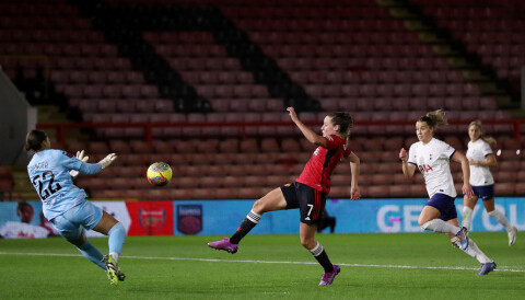 Ella Toone scorer Uniteds andre mål i Tottenham Hotspur Women 0-4 Manchester United, 10. desember 2023.