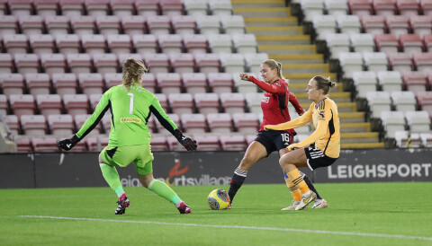 2-0: Lisa Naalsund pirket inn 2-0 for United etter 20 minutter. Hennes andre scoring i United-drakta.