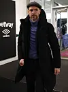 Erik ten Hag avbildet på vei inn på West Hams arena før bortekampen mot West Ham i Premier League.