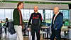 Sir Jim Ratcliffe og Sir Dave Brailsford snakker med Erik ten Hag på Carrington, 3. januar 2024.