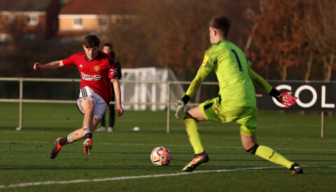 Jayce Fitzgerald punkterer kampen for Manchester Uniteds U18-lag borte mot Newcastle, 13. januar 2024.