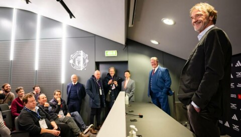 Dette sa Ratcliffe før kampen Sir Jim Ratcliffe møter pressen før United-Tottenham, 14. januar 2024.