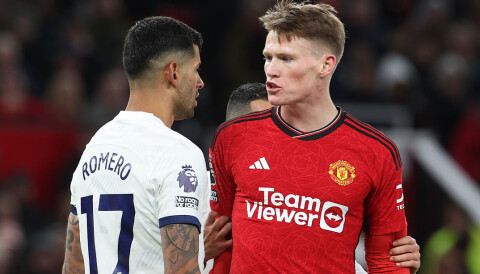 Cristian Romero og Scott McTominay småkrangler, United 2-2 Tottenham, 14. januar 2024.