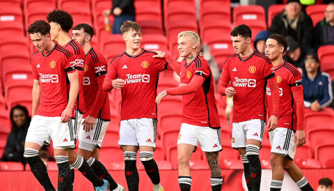 Manchester Uniteds U18-lag feirer mål på Old Trafford.