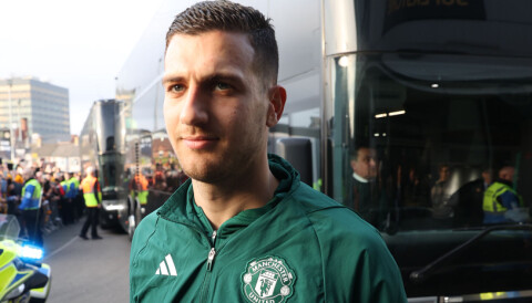 NEST BEST I JANUAR: Diogo Dalot. Diogo Dalot ankommer Rodney Parade i Newport, 28. januar 2024.