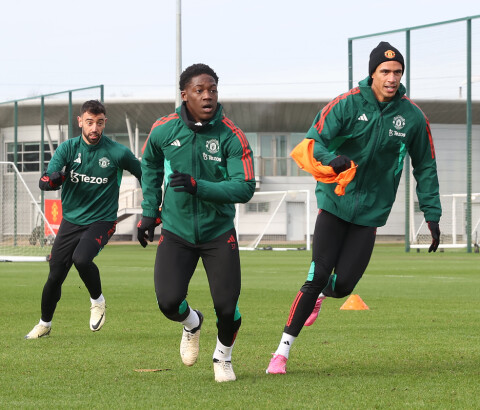 Raphaël Varane og Kobbie Mainoo på trening.