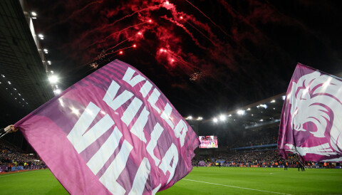 Aston Villa-flagg på Villa Park i forbindelse med Aston Villas hjemmekamp mot Chelsea, 7. februar 2024.