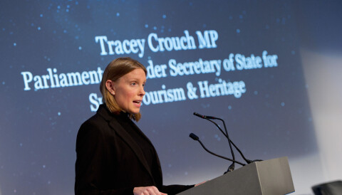 Tracey Crouch holder tale under en tilstelning i 2015.