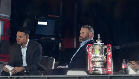 Wayne Rooney ser på Uniteds kamp mot Forest.