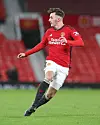 James Nolan spiller på Old Trafford, 19. desember 2023 for U18-laget i FA Youth Cup mot Derby.