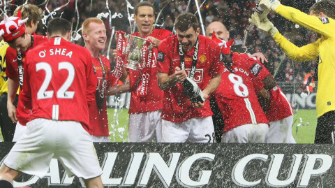 John O'Shea, Richard Eckersley, Rio Ferdinand, Darron Gibson, Anderson, Ben Foster osv feirer ligacupfinaletriumfen på Wembley i 2009.