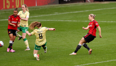 Lisa Naalsund scorer sitt første WSL-mål mot Bristol City.