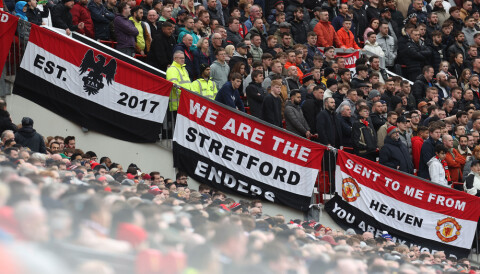 United-supportere/United-fans med United-flagg, 4. februar 2024.