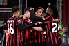 Justin Kluivert feirer med Bournemouth-lagkameratene etter å ha scoret mot Crystal Palace, 2. april 2024.