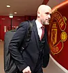Erik ten Hag foran United-logoen i Wembley-korridorene, 21. april 2024.