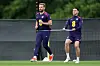 Luke Shaw og Declan Rice under oppvarming til England-trening, 3. juli 2024.