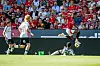 Marcus Rashford finter med ball mot Rosenborg.