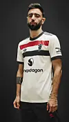 Bruno Fernandes i den nye tredjedrakten.