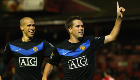 Michael Owen og Gabriel Obertan feirer førstnevntes 2-0-scoring sist United møtte Barnsley.